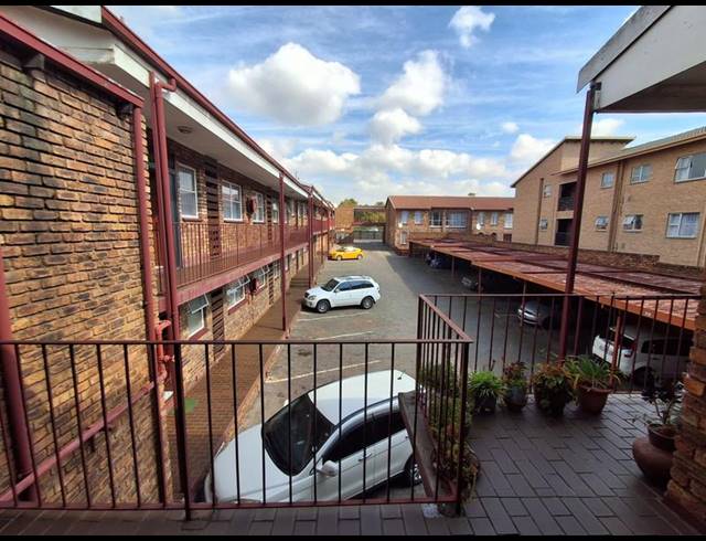2 BEDROOM TOWNHOUSE FOR SALE IN NEW REDRUTH